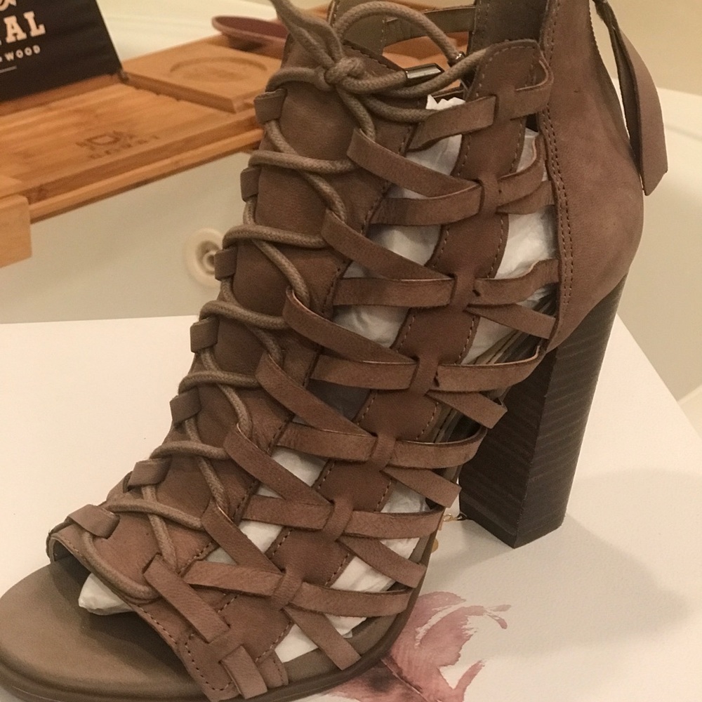 New in Box! Jessica Simpson heels!